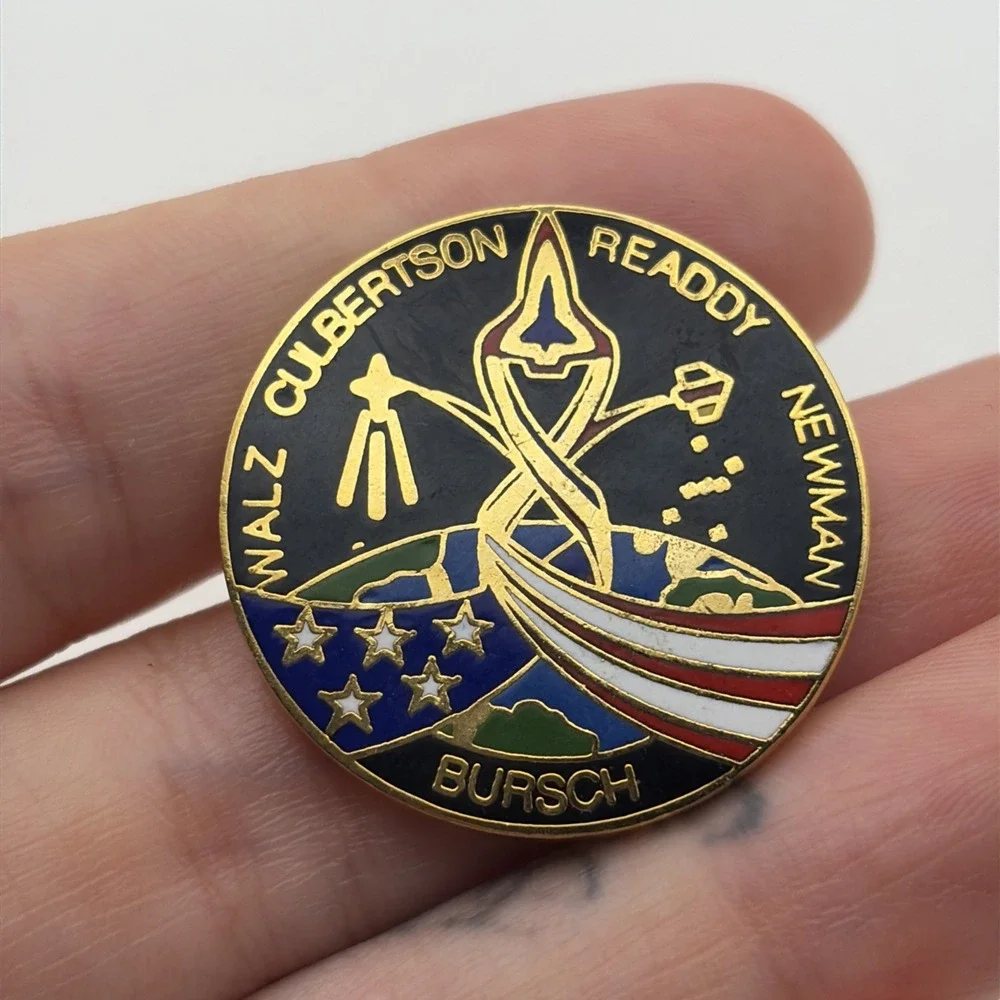 NASA STS-51 Discovery Walz Readdy Bursch Newman Culbertson Space Lapel Hat Pin